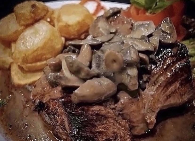 LaCasonaDFlores's tweet photo. Lomo al Champignon
Cortes vacunos, cerdo, pollo, achuras
y Montaña de Papas Fritas 😋🔥
Pedí también ensaladas, postres y helados
Delivery LA CASONA - 🛵
Reservas/Pedidos al 4632-1060
Whatsapp 11-5667-4097
PEDIDOS ON LINE
https://t.co/64LgVMMKAl
#parrila #lomo #parrillada https://t.co/rHvnvR3xWO