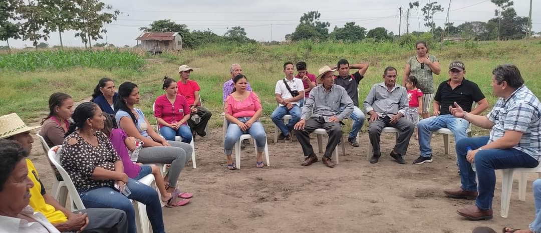 AlfredoChangEc's tweet photo. Este día visitamos el recinto #Boliche para platicar y atender sus necesidades, escuchando construimos el Palenque que queremos y donde todos somos partícipes del progreso. https://t.co/5LcWA79qOP