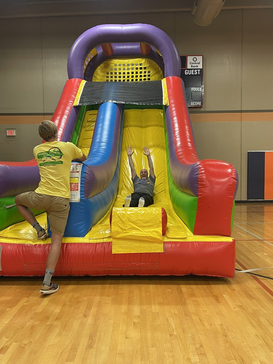 vandergrift13's tweet image. Sliding right into 3rd week of Explore! #SPSExplore @officialSPS