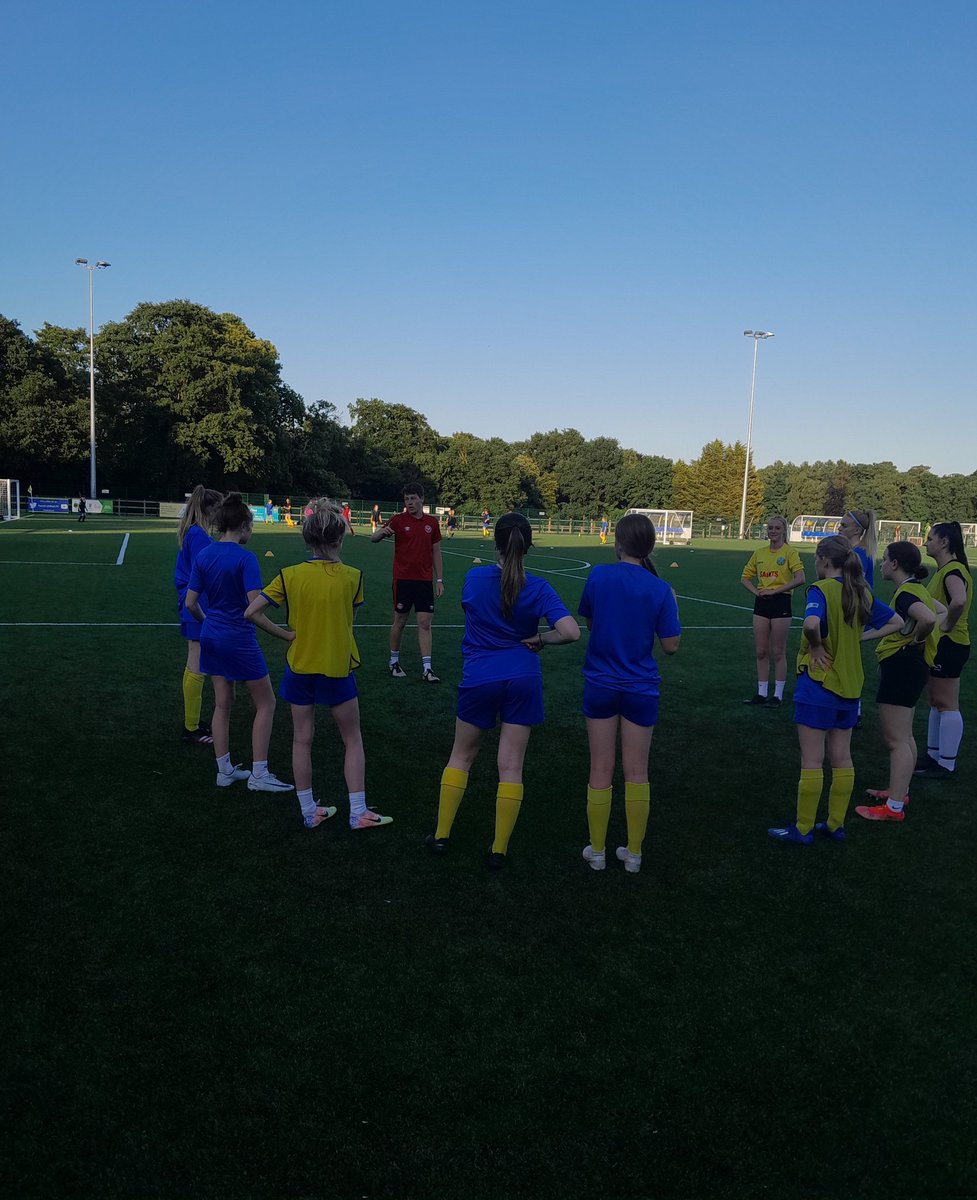AscotFc's tweet photo. Fantastic session tonight for u18s Emeralds with a special guess coach from Brentford fc 
Girls worked hard and enjoyed the session well done Girls ! https://t.co/2z7GcppYFJ