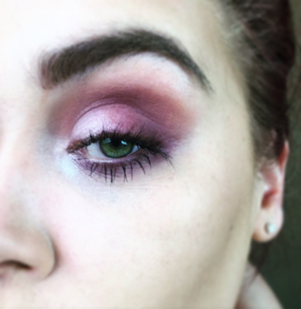 LacyDMorris's tweet photo. @ABHcosmetics Oh how I thought I was so good at makeup 🤦🏻‍♀️ https://t.co/B8IsuU930j