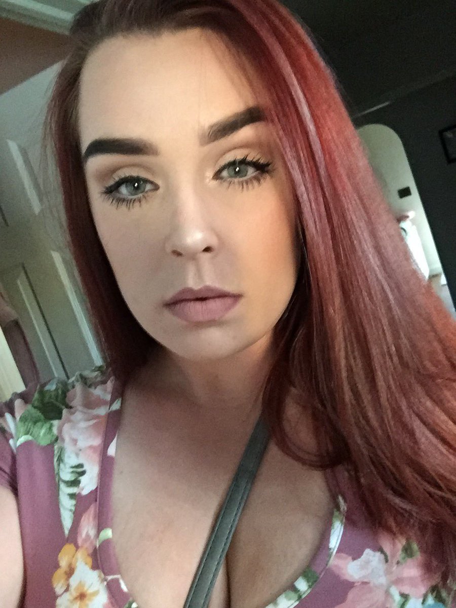 LacyDMorris's tweet photo. @ABHcosmetics Oh how I thought I was so good at makeup 🤦🏻‍♀️ https://t.co/B8IsuU930j