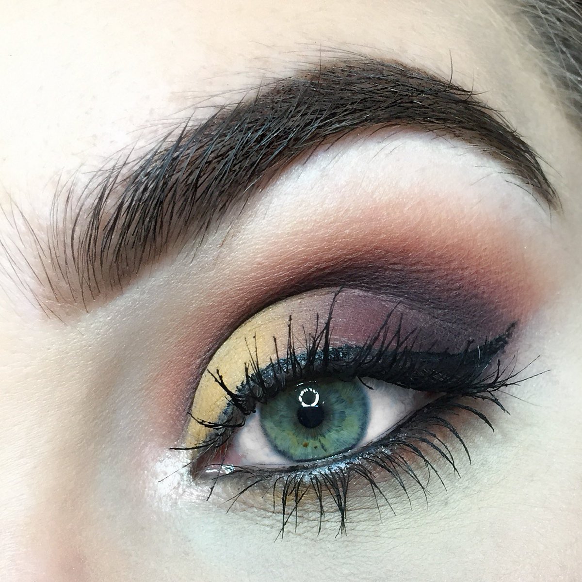 LacyDMorris's tweet photo. @ABHcosmetics Oh how I thought I was so good at makeup 🤦🏻‍♀️ https://t.co/B8IsuU930j