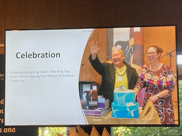 Recapping the launch of Ageing Well's book  -'Celebrating Ageing Well' - at last year's Fono. 

Photo: Rev. Sumalie Naisali (a participant in Dr Dewes' study) & our Director, Assoc Prof Louise Parr-Brownlie @loupb cutting the celebratory cake. 

#PacificHealth #Pacific #MouiLelei