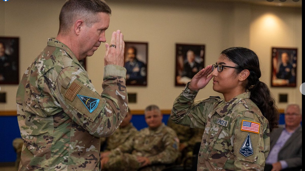USSF_STARCOM's tweet photo. 1/2: During our first ever Guardian Recognition Ceremony, Guardians received their first @SpaceForceDoD patch--placed on their left shoulders by STARCOM Commander Maj. Gen. Shawn Bratton & Senior Enlisted Leader CMSgt. James Seballes. #GuardianGraduation #SemperSupra https://t.co/gztot0ROsX