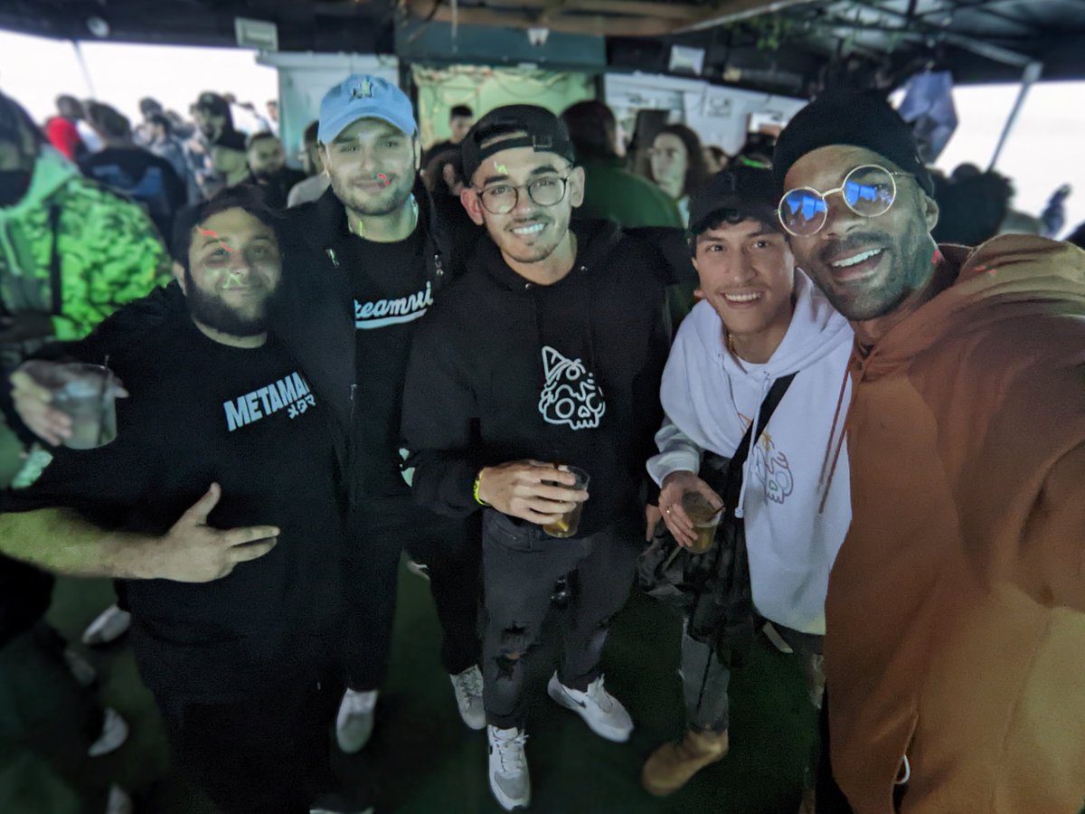 zbush94's tweet photo. Yo, @TastyBonesNFT in the house on a boat! 🎉🎉🎉 https://t.co/C7TxYbUPa3