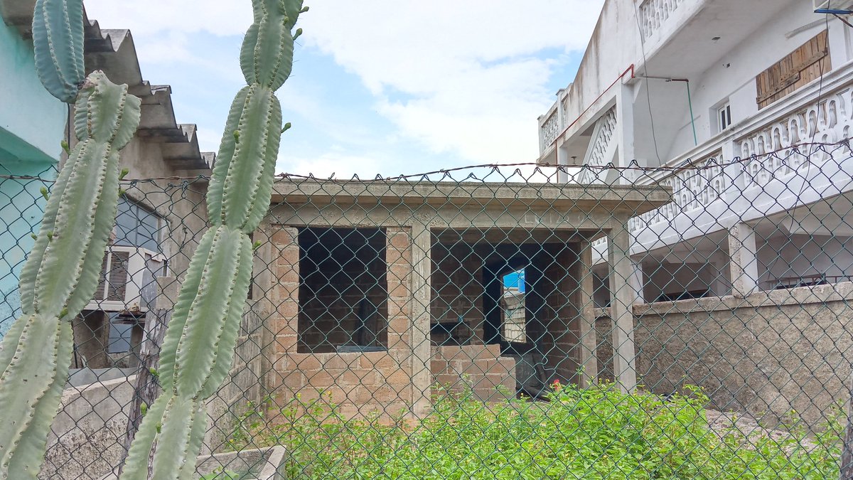 Iniciamos el recorrido por Playa Caletón y Playa Máquina, zonas playeras ubicadas en la Ciénaga de Zapata, donde chequeamos el enfrentamiento a las ilegalidades urbanísticas e intercambiamos con sus pobladores.
#AlPuebloNosDebemos
#GobiernoEnMatanzas #Cuba 🇨🇺