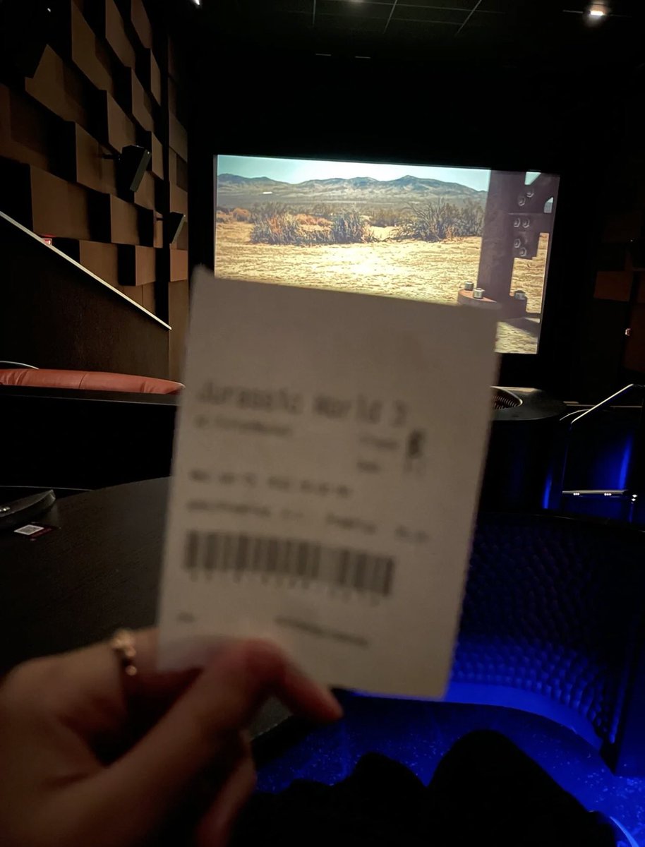 Rosa070785's tweet photo. New York IPIC Cinema, Theater where you can eat and watch movies🎬🎬🎬
#IPIC #JurassicWorld3 https://t.co/6yf80Q96vD