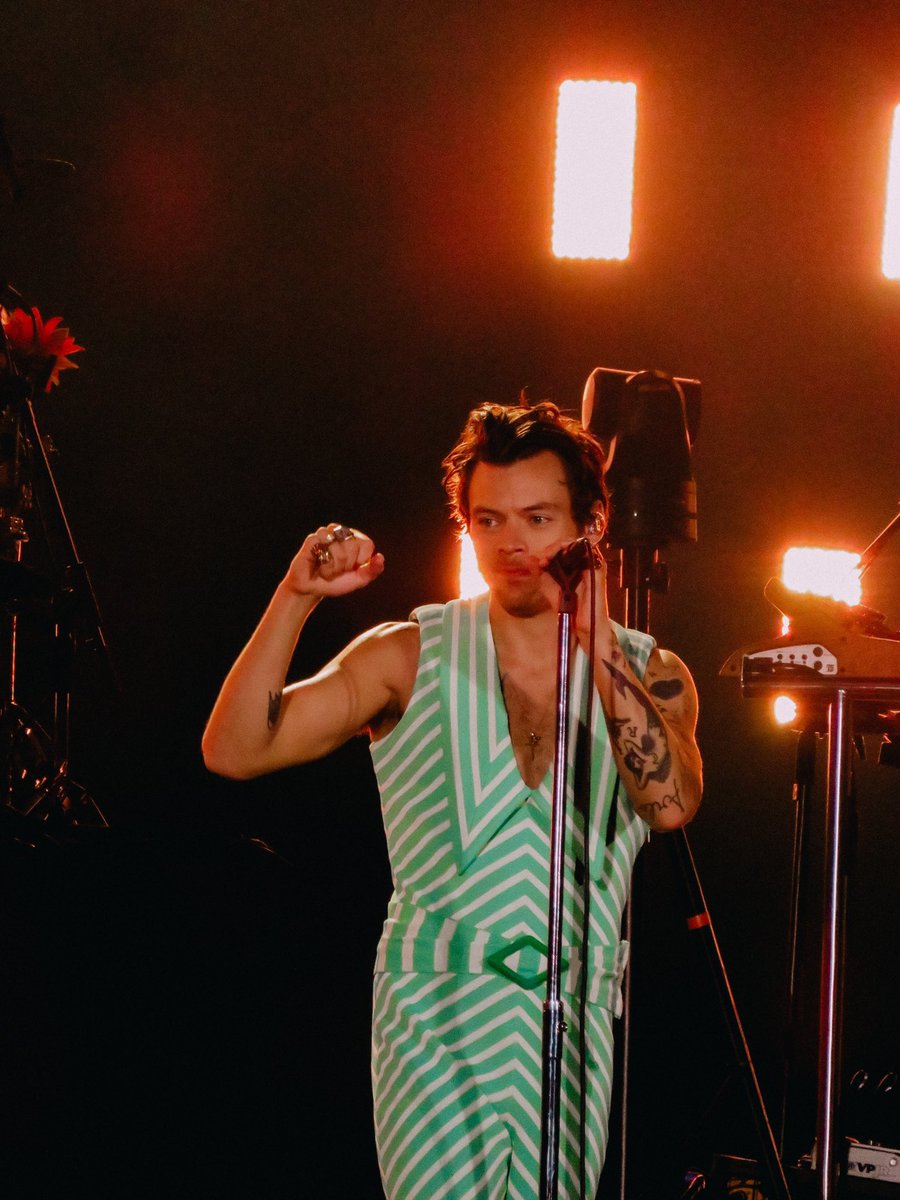 📸 | Mais fotos lindas de Harry durante a #LoveOnTourDublin!

via lifewithlaurel