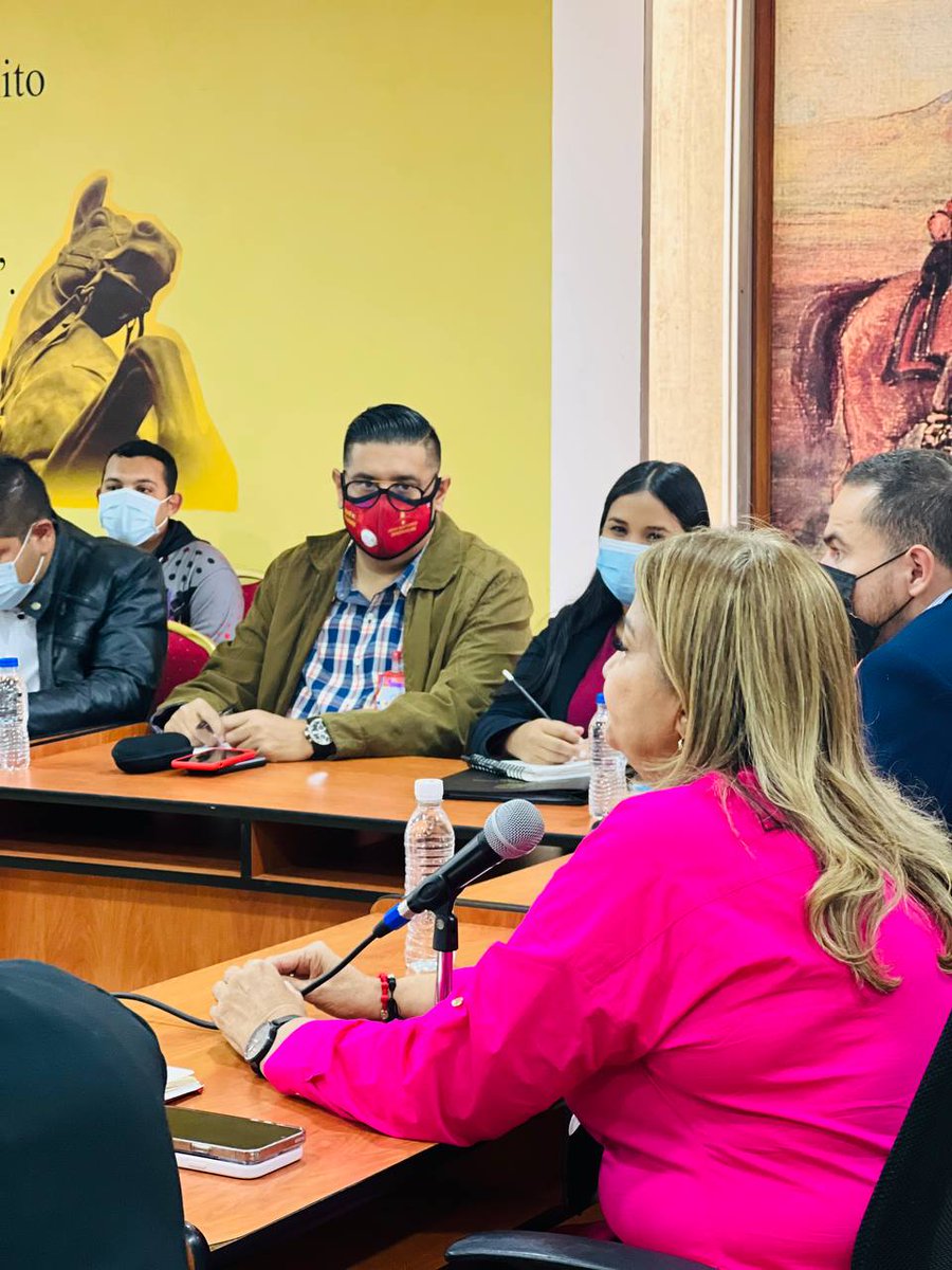 Grato y ameno conversatorio sostuve con los diputados/as de la Comisión Permanente de Educación, Salud, Ciencia, Tecnología e Innovación, tuve la oportunidad de presentarles nuestro Sistema ¡Sígueme! y verificamos los avances en el SNIU 2022, entre otros temas.

<a href="/NicolasMaduro/">Nicolás Maduro</a>