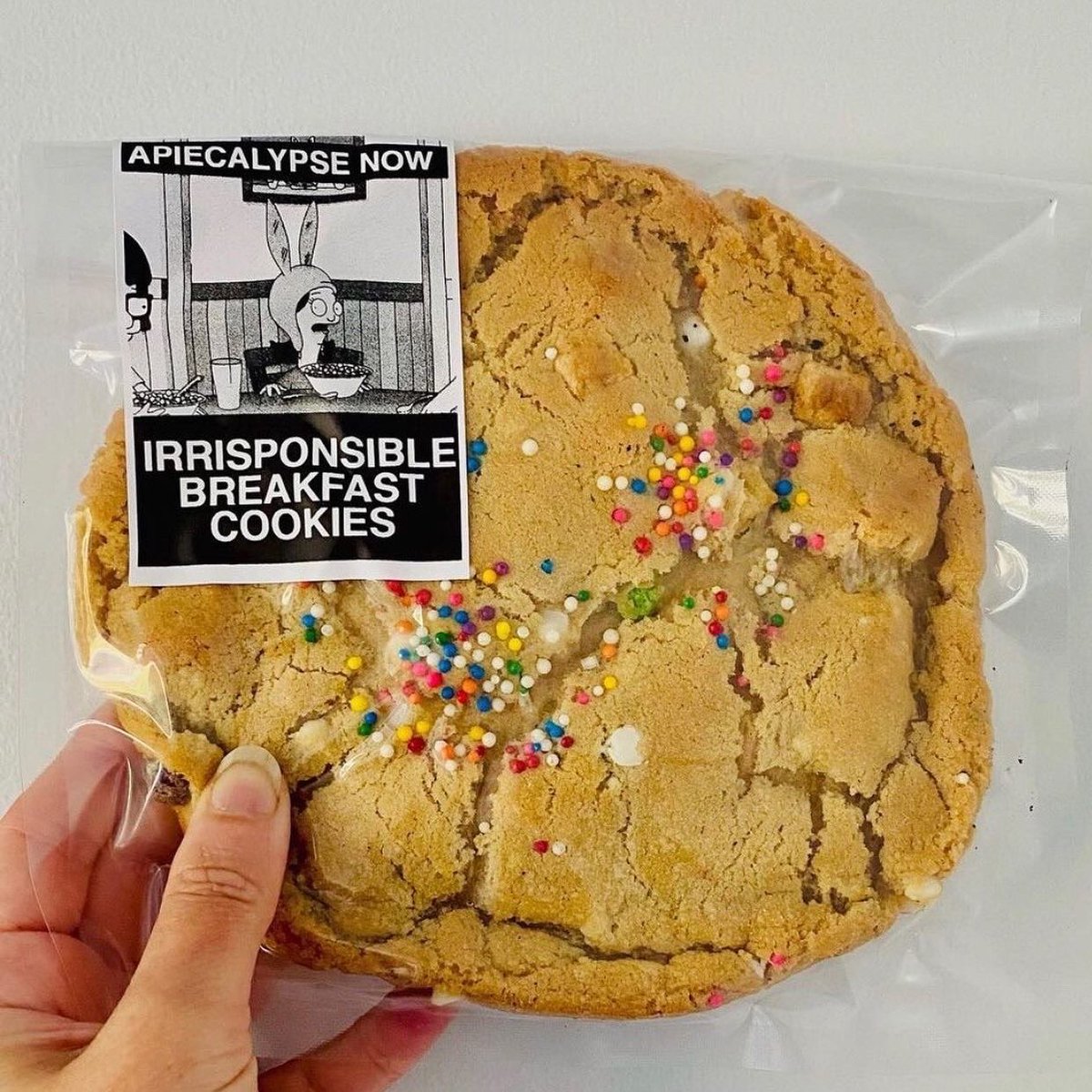 MVegFest's tweet photo. Our vendor @pizzapiecalypse @ApiecalypseBake focuses on making meals + items that straddle the line between being restaurant take out + homemade. They have prepared #vegan frozen meals, sides, #desserts, branded condiments + cooking aids from their kitchen. #veganpizza #MVF2022 https://t.co/xAnWh4Tge5