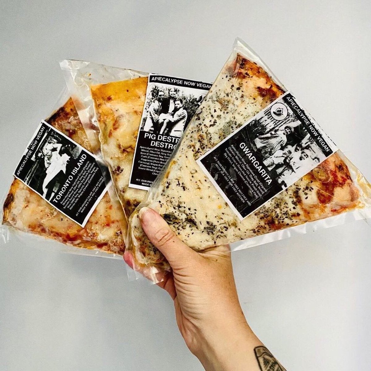 MVegFest's tweet photo. Our vendor @pizzapiecalypse @ApiecalypseBake focuses on making meals + items that straddle the line between being restaurant take out + homemade. They have prepared #vegan frozen meals, sides, #desserts, branded condiments + cooking aids from their kitchen. #veganpizza #MVF2022 https://t.co/xAnWh4Tge5