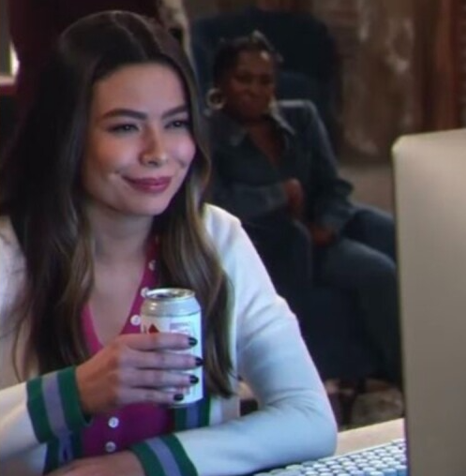 Maya_2146's tweet photo. Yo viendo AFHS en el colegio. // Yo viendo AFHS en la universidad. https://t.co/DGn2uGK0qh