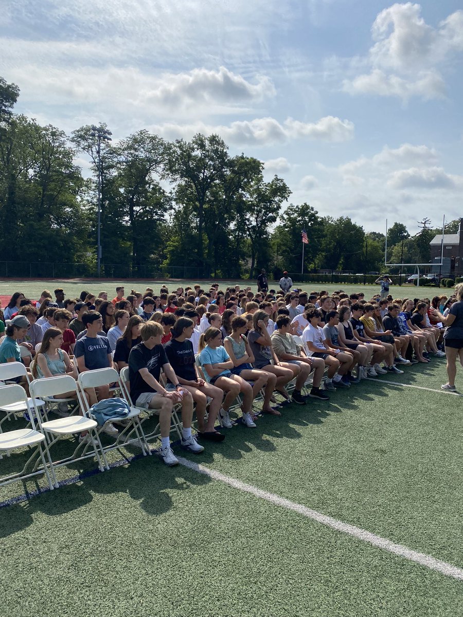 HMS class of 2022 you have no idea how much you will be missed. I can’t wait to see what you all do in High School. Congratulations and good luck! ❤️🤩👩🏼‍🎓🧑🏽‍🎓