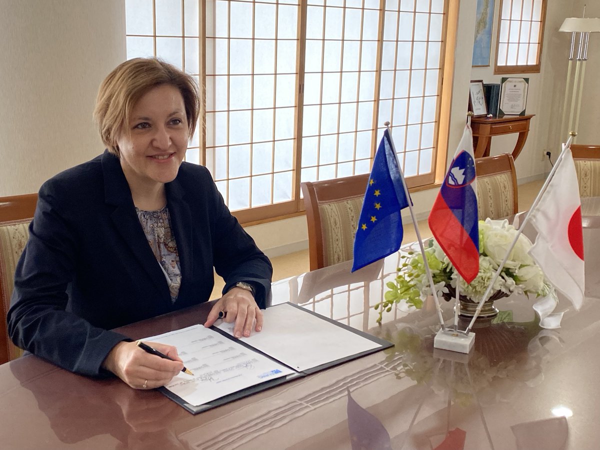 eunicjapan's tweet photo. All members of the EUNIC Japan Cluster are delighted to welcome the Embassy of the Republic of Slovenia in Japan as a new full member. Hvala vam, Ambassador Ana Polak Petrič! https://t.co/pJbHyWkmf2