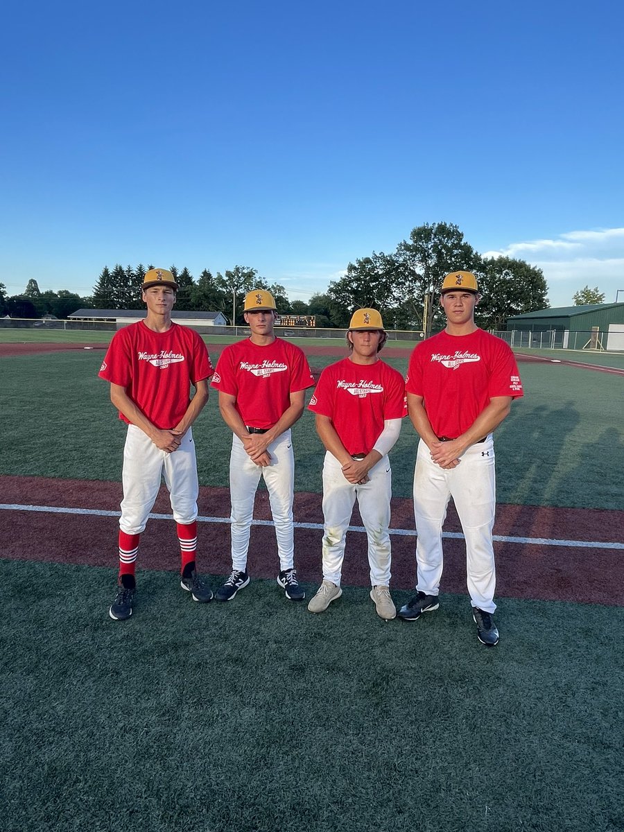 One last time our four senior all star game participants Slim, Hersh, Jay, and Big Ian. Missing Josie. Great game, great careers! #GoldenBearPride🐻 #BearsForever