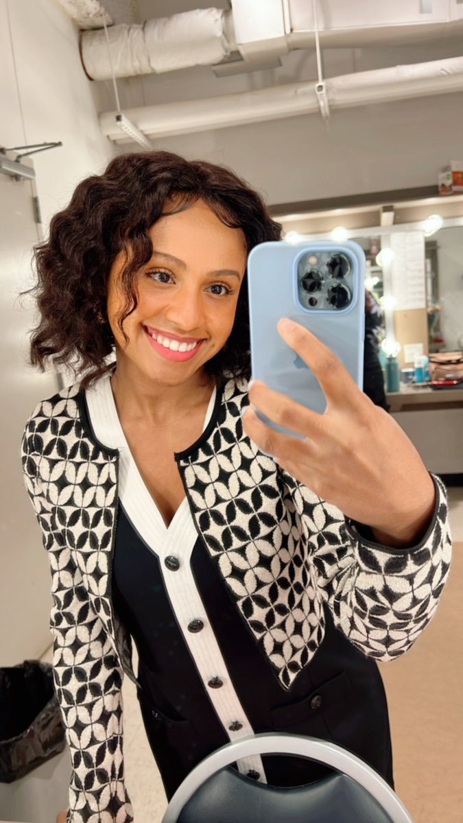 Toastmarshmell1's tweet photo. Let’s do this! #OPENINGNIGHT @GoodmanTheatre 💕 https://t.co/vhnlg9VXPN