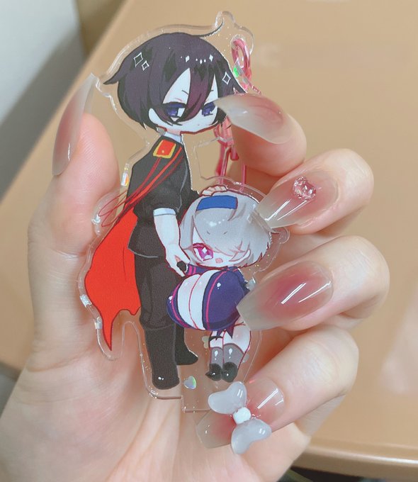 爪めっちゃ可愛いんですけどこれSHEINで300円くらいのつけ爪なんよ良い 