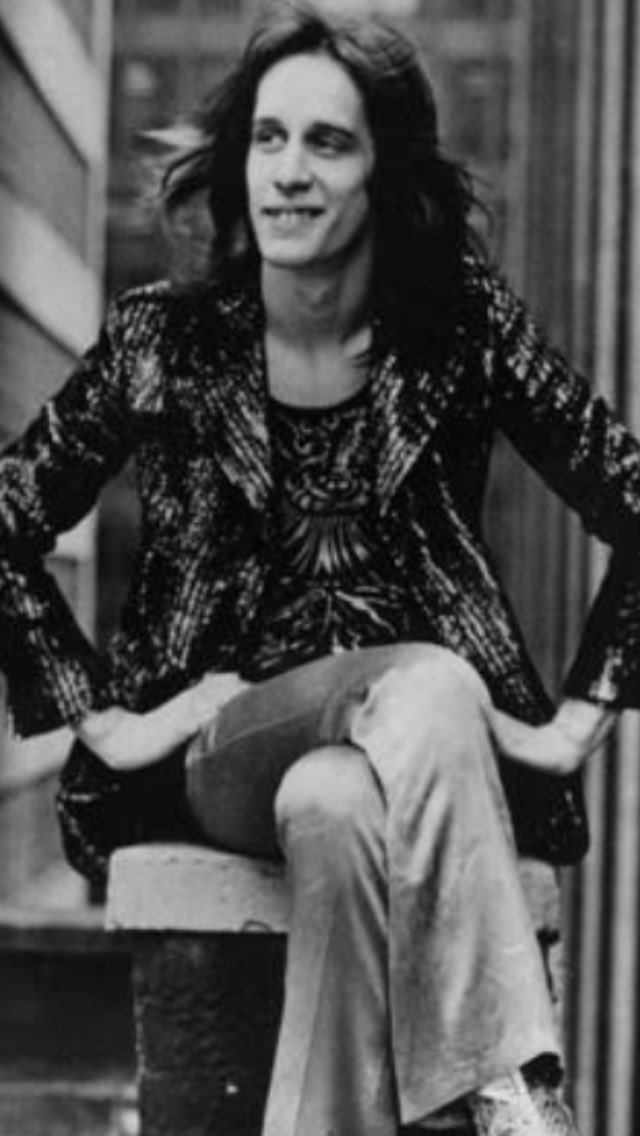 Is it Todd Rundgren s birthday today ? 
Happy Birthday Todd, a wizard, a true star.   