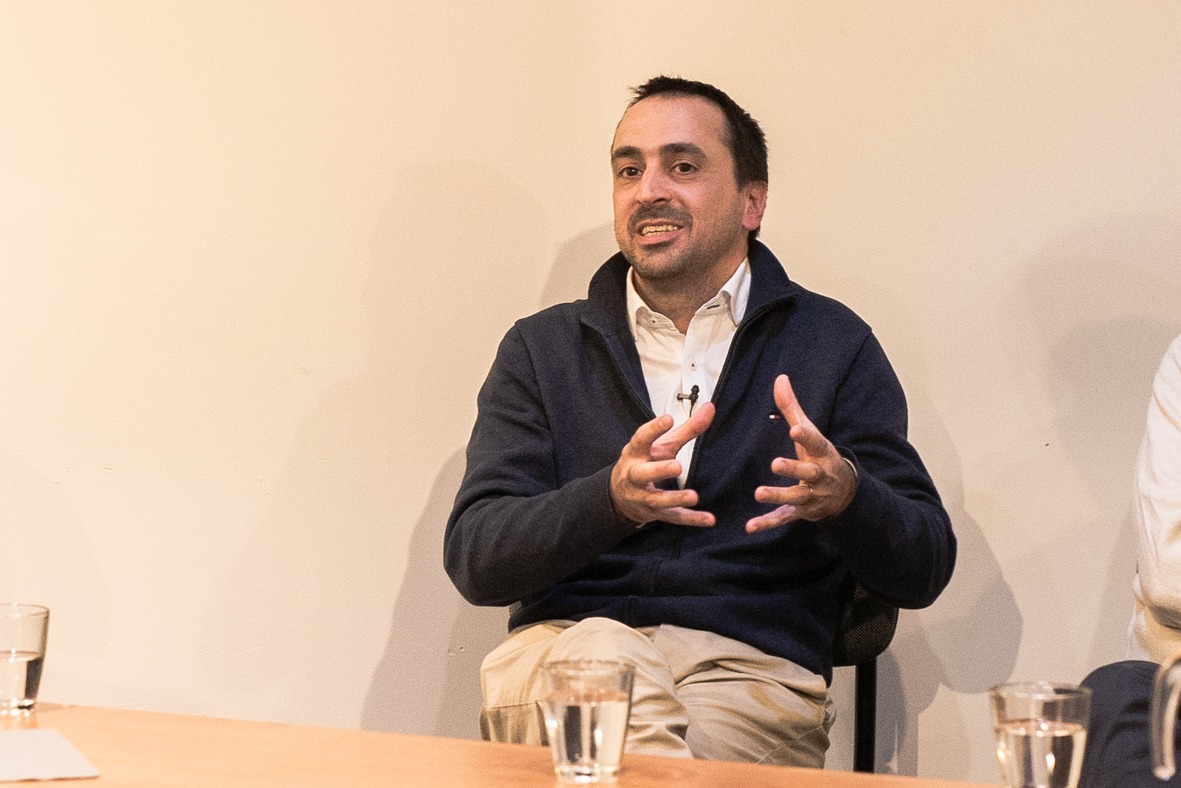 📣 "Los líderes no tienen por qué saber usar todas las tecnologías, pero sí tienen que conocerlas. Esto es parte de la estrategia de la compañía".

Ing. Ignacio Valle, CEO de <a href="/HandyUy/">Handy</a> y profesor asociado a la cátedra de Ingeniería de Software de la Facultad de Ingeniería.