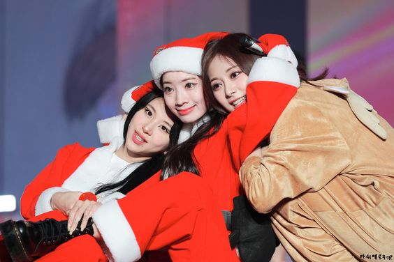 dahyun_choco's tweet photo. TWICE'S school meal club 

#TWICE #DAHYUN #CHAEYOUNG #TZUYU https://t.co/ClX88cai34