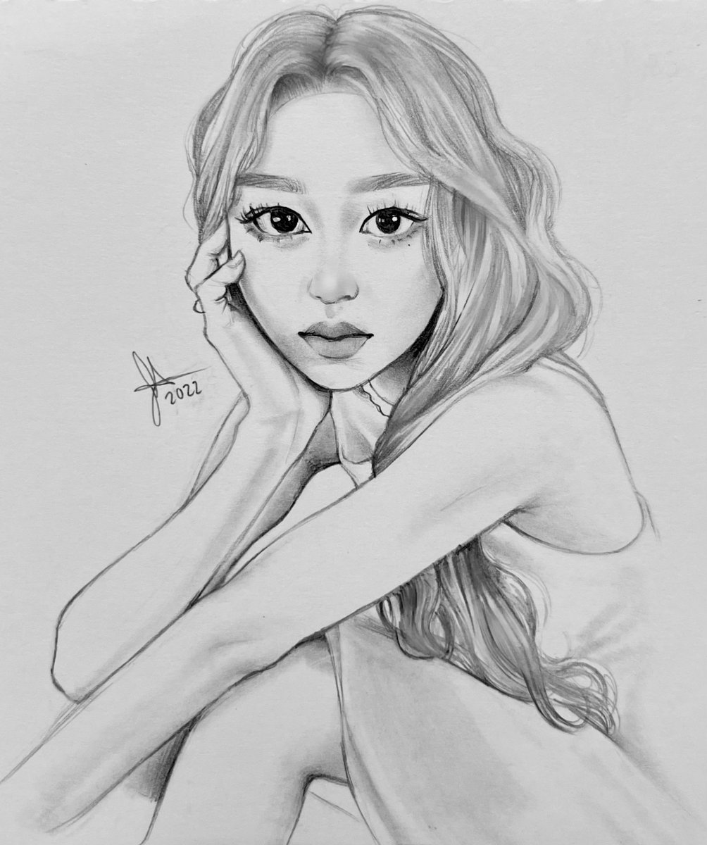 JIWOOVlE's tweet photo. FINALLY finished this lil drawing of Yves for flip that yasss :3 🦢 #LOONA #이달의소녀 #YVES #FlipThat https://t.co/3nKwiBhVc7