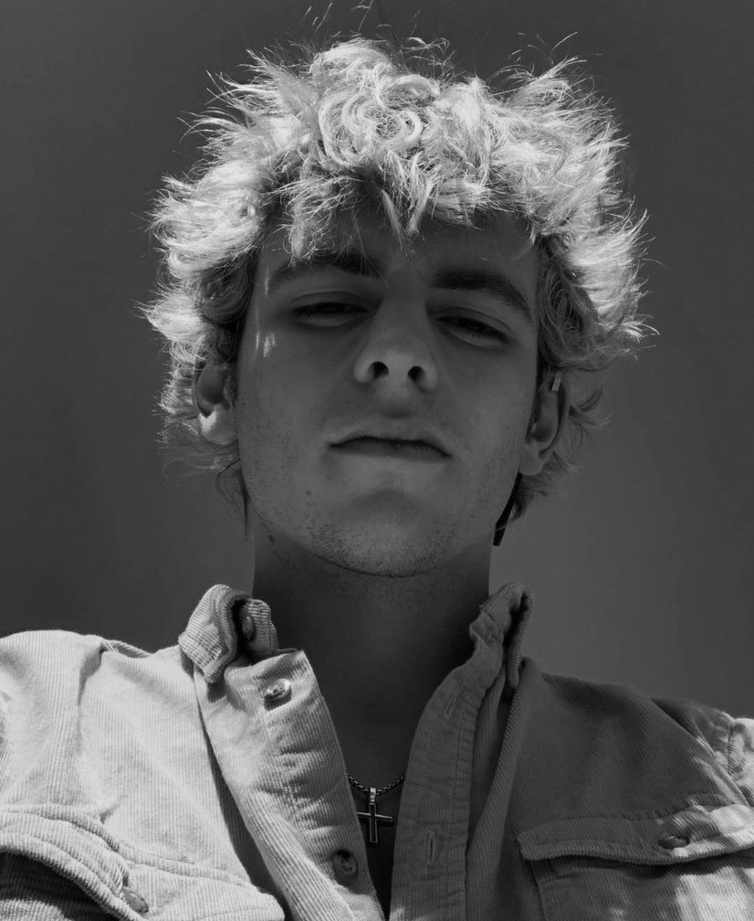 thinksross's tweet photo. ROSS LYNCH  . https://t.co/mNXgVqHtHn