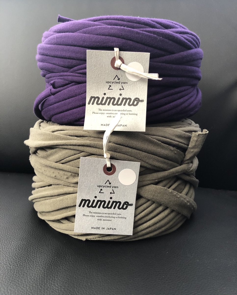 milkrochet's tweet photo. #minne100問100答 【36】 #制作中に欠かせないお供
群馬県桐生市の #mimimo のTシャツヤーンで編んだ座布団マット。
割と沈むソファーで作業するので、腰を痛めないようにこれに座ります。
程よい硬さで快適🧶
 #minne #バレエ #かぎ針編み #群馬
https://t.co/RuHSHcgdRR https://t.co/3owSwH5zug