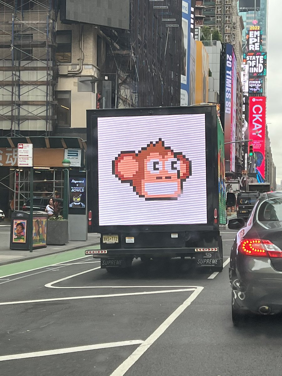 HeckyH_ETH's tweet image. Working in NYC while watching all the people with their NFT.NYC makes me bummed but excited. Bought tickets way in advanced and because of work couldn’t make it. Super hyped to see the City GLISTENING with NFT’s