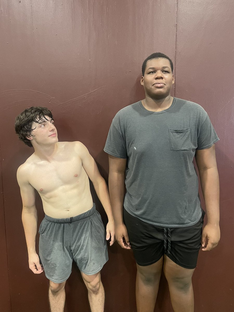 CrossettEagleFB's tweet photo. Big &amp; Little Spotlight: Jayden Jamerson - 6’6” 330 pound Sophomore offensive tackle with Max Brooks - 5’10” 175 pound Junior QB! #FlyHigh 🦅 https://t.co/JbQ8XTFEKl