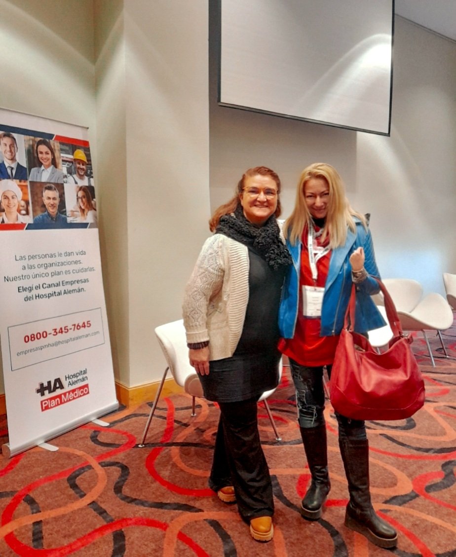 EleoValentini's tweet photo. Junto a Patricia Schifini fundadora de @TuNombreImporta y miembro de Lean In Argentina // @leaninarg presente en @Somospymes #CongresoPYME #SomosPYME #LeanInArgentina https://t.co/vkeKoNKEmA