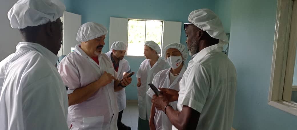 FAOHaiti's tweet photo. La délégation de l’@AECIDHaiti a visité une laiterie à Jacmel et a pu discuter de l’avancement des projets sur la #sécuritéalimentaire mis en oeuvre dans le cadre de la #PROSAN
@EmbEspHaiti
@jlfernandezfil
@FAO https://t.co/LKuUDVdVj6