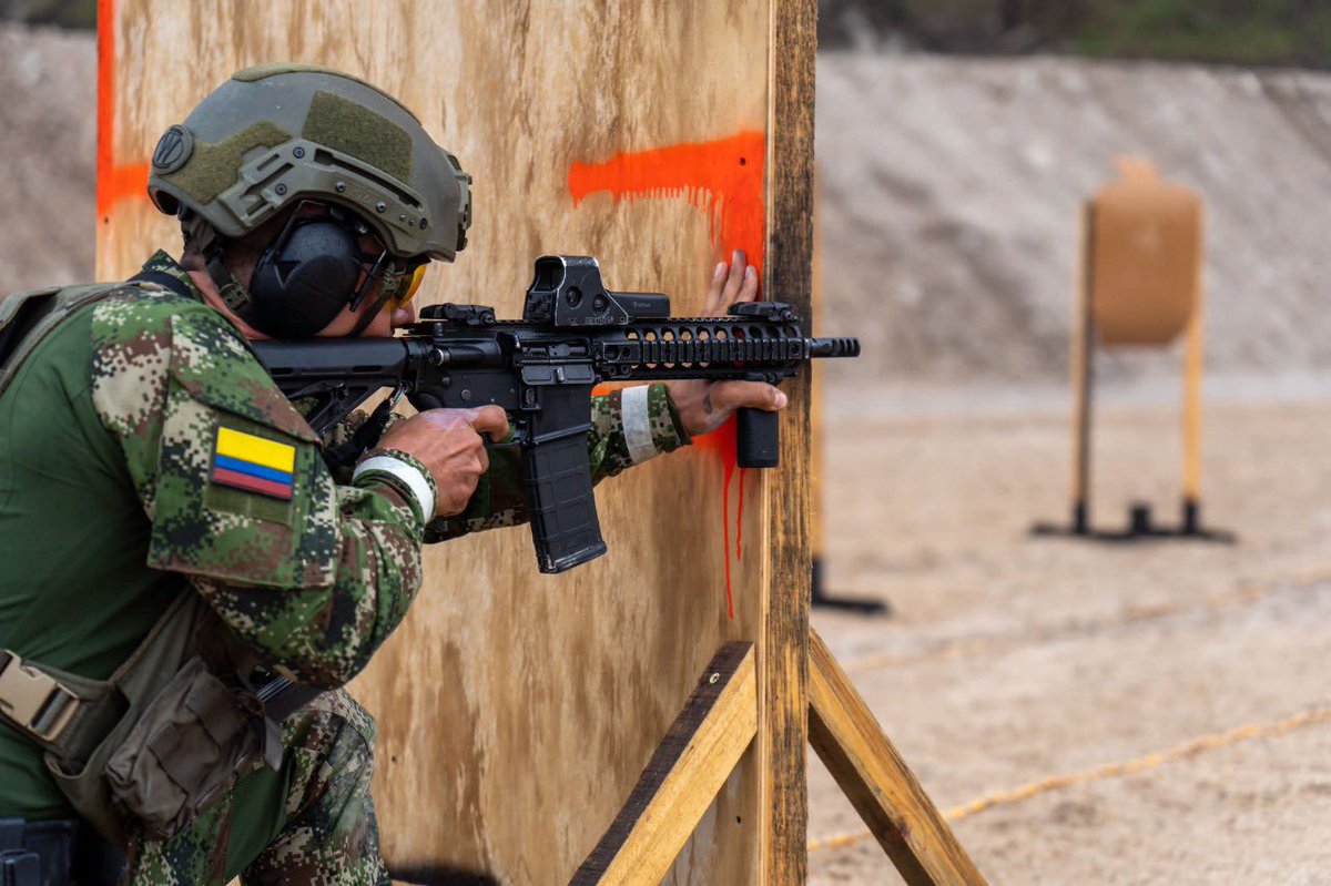 NicolasGomezMSN's tweet image. ¡Qué orgullo! Felicitaciones a nuestro glorioso @COL_EJERCITO que de nuevo se levantan con el triunfo de las competencias continentales de Fuerzas Comando. Gracias por sus sacrificios y contamos con ustedes siempre.