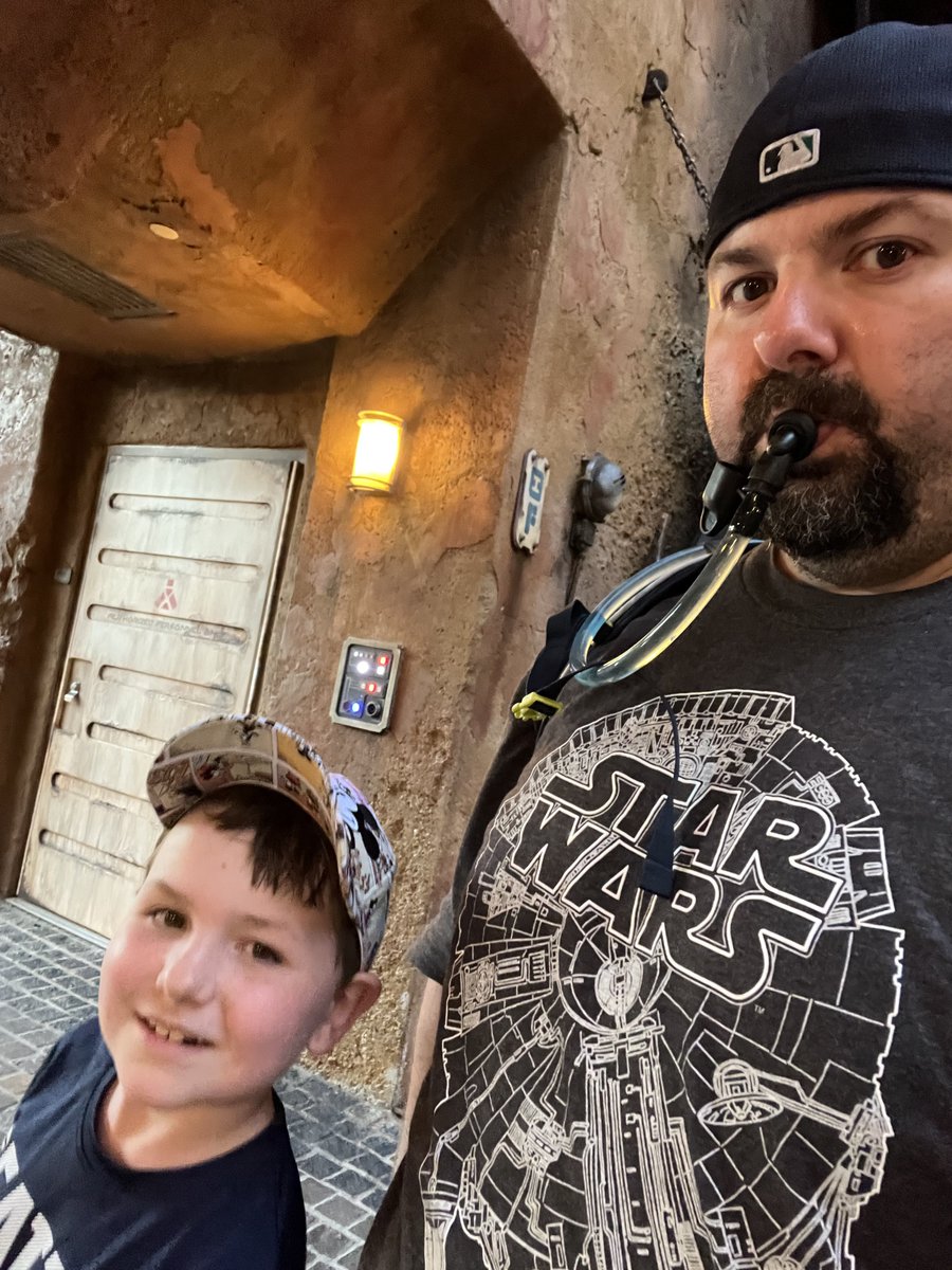 keefe67's tweet photo. #DisneyTip bring a water backpack … it’s a lifesaver. https://t.co/agDNXCSSWZ