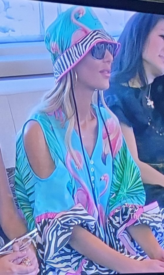 Dorit went shopping at the mall kiosk. #cruisedirector #rhobh