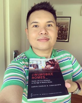 MonashArtsGR's tweet photo. Earvin Cabalquinto @earvsc @MFJMonash @MonashAlumni lectures @Deakin and this year released *(Im)mobile Homes https://t.co/GNDIP59UYj - such important work. Congratulations Earvin from @MonashArtsGR
#MonashArts
#ArtsGradResearch https://t.co/hWhirnDssO