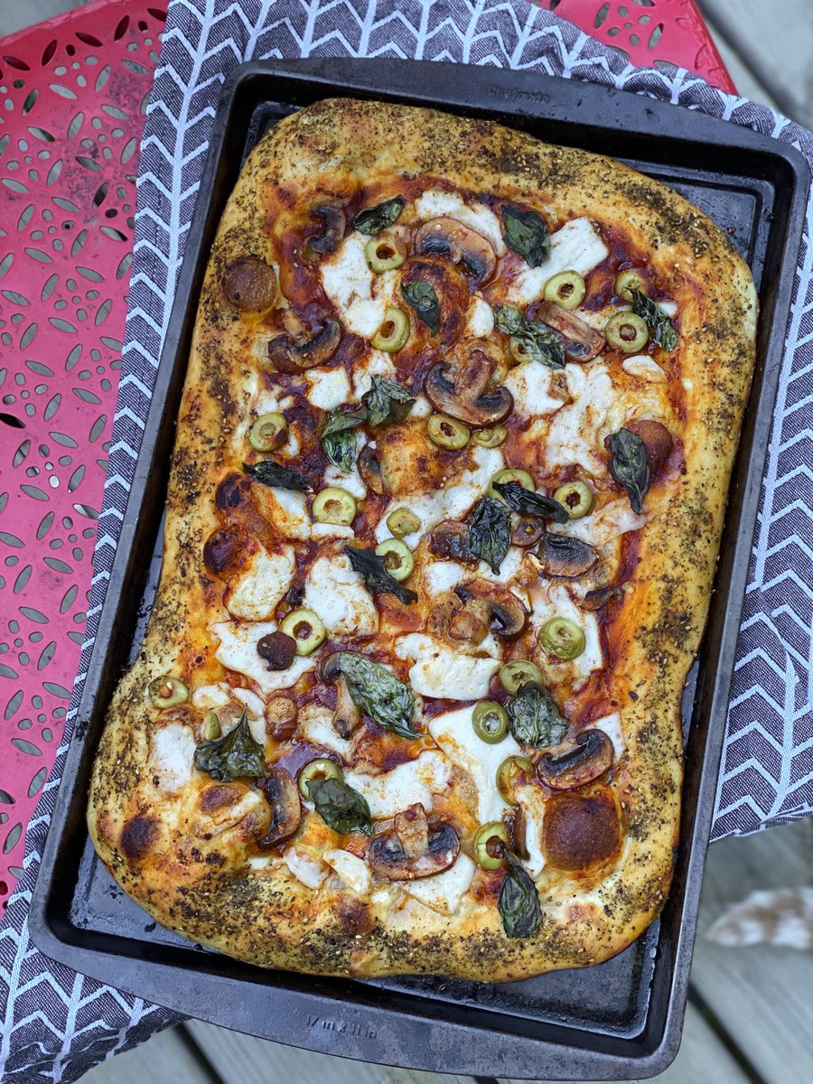 She was a 4 on Am I Hot Or Not but she made this vegan pizza🍕