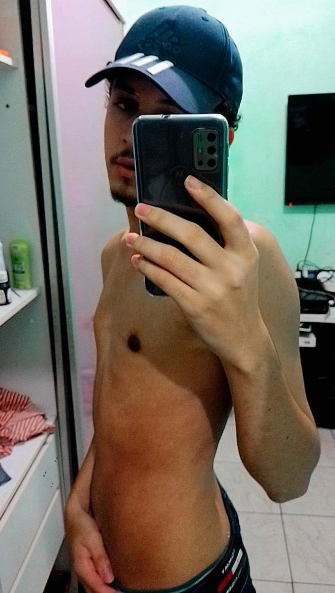 Pedrogouveia22's tweet photo. Gosta de magrinho? https://t.co/R4OrkswbM6