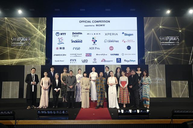 ssff_en's tweet photo. Event Report about #SSFF &amp; ASIA 2022 Award Ceremony (June 20th) is up now.

Star-studded guests were on stage for the Awards Ceremony and Announced including the Grand Prix, George Lucas Award🏆✨

https://t.co/yhkEZkskpz https://t.co/Vc2qknQBNy