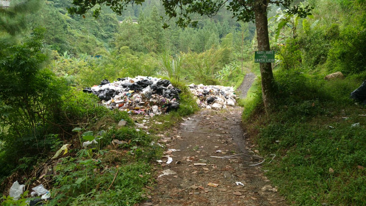 reksabumitegal's tweet photo. UPTD Wisata Guci akan membuang sampah wisata langsung ke TPA Penujah dengan menggunakan kendaraan sendiri sambil menunggu kesiapan TPS baru. https://t.co/cRj4d3Vkit