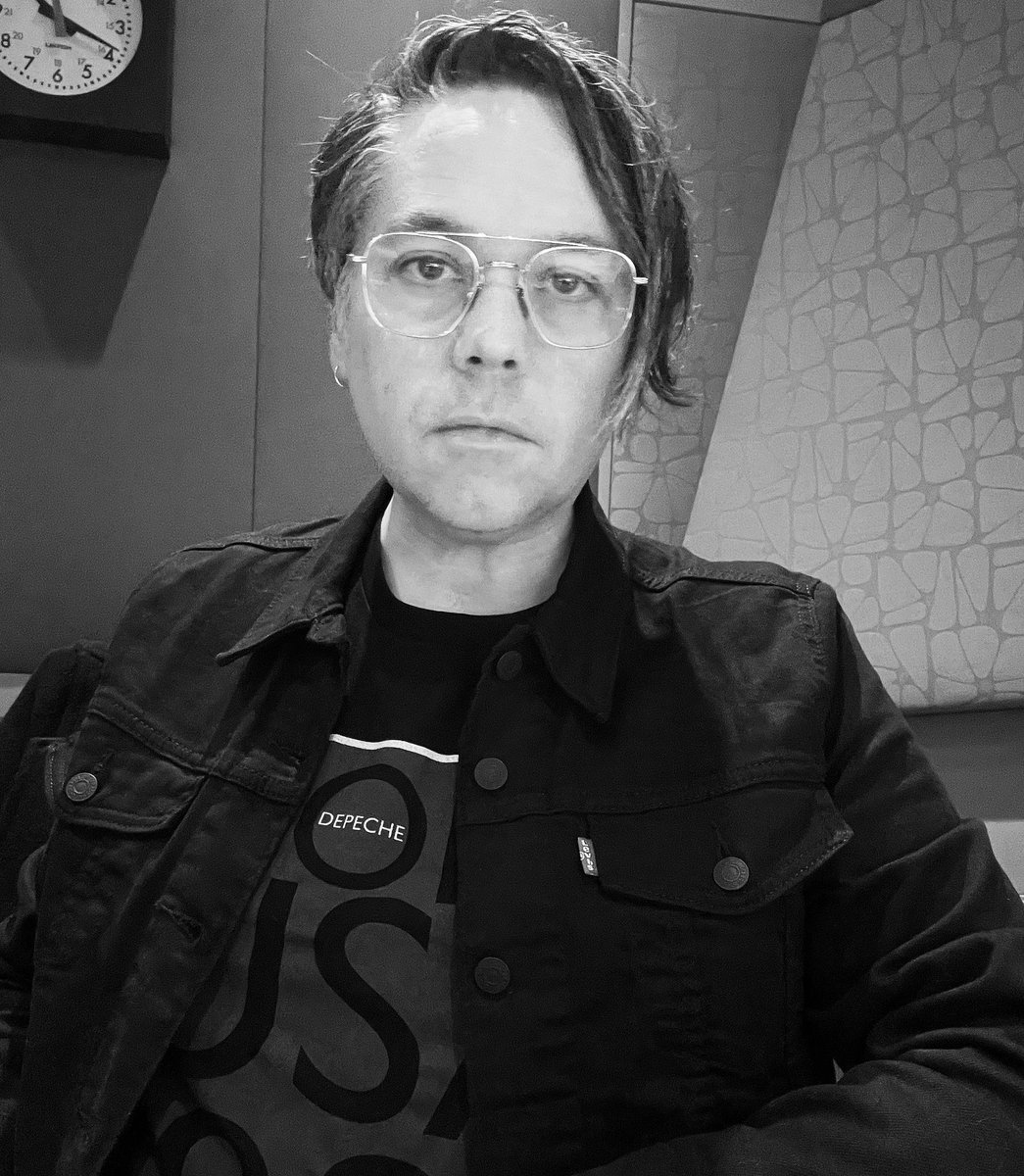 MatthewSigley's tweet photo. I might write a book so I can stick this photo on the back of the dust jacket. #depechemode #dustjacket #maybeishouldwriteabook #clockonthewall https://t.co/YUfjeBybJZ