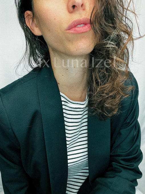 Chill evening, good music, some light admin work... Let's add some teasing into the mix, shall we? Come<a href="/tag/domconla"class="tags"><span>#domconla</span></a>