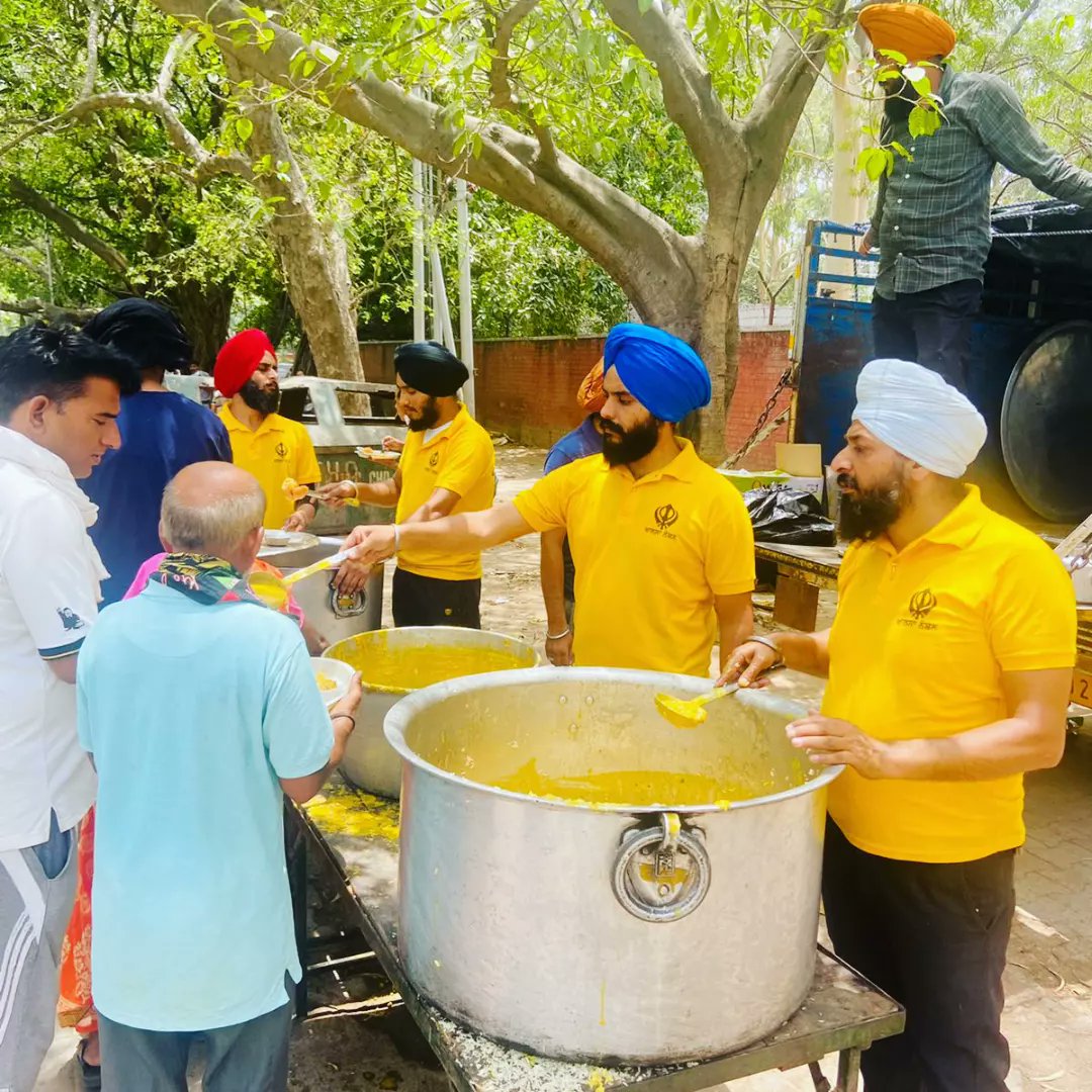 KhalsaNation1's tweet photo. #khalsanation #uppalheri #rajpura #patiala #Punjab #sewa #langar #pgi #Chandigarh https://t.co/xofVI5SHjf