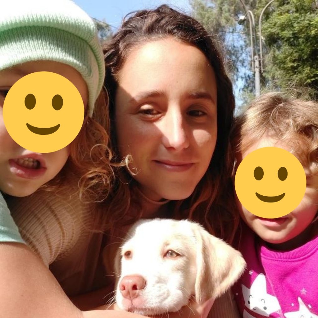 VeroLinaresC's tweet photo. El 22 de junio con engaños Pedro José Labarte Onrubia se llevó a sus hijas de 3 y 4 años sin permiso de la madre, que tiene la custodia. Ximena Vidaurre Fox teme que se las lleve fuera del país. Atención @PoliciaPeru @MininterPeru @MigracionesPe @FiscaliaPeru cc @Senmache https://t.co/x3rHcdbD00
