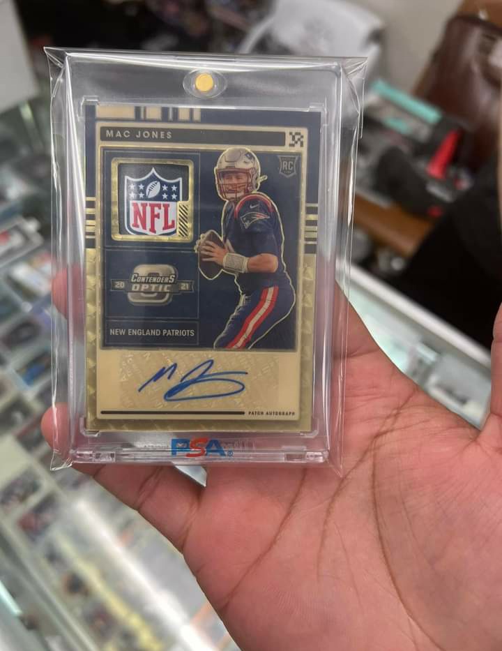 ricanking6's tweet photo. It's been pulled...

The Mac Jones 1/1 gold superfractor NFL shield auto! 🤯 https://t.co/iFZClwE9eR