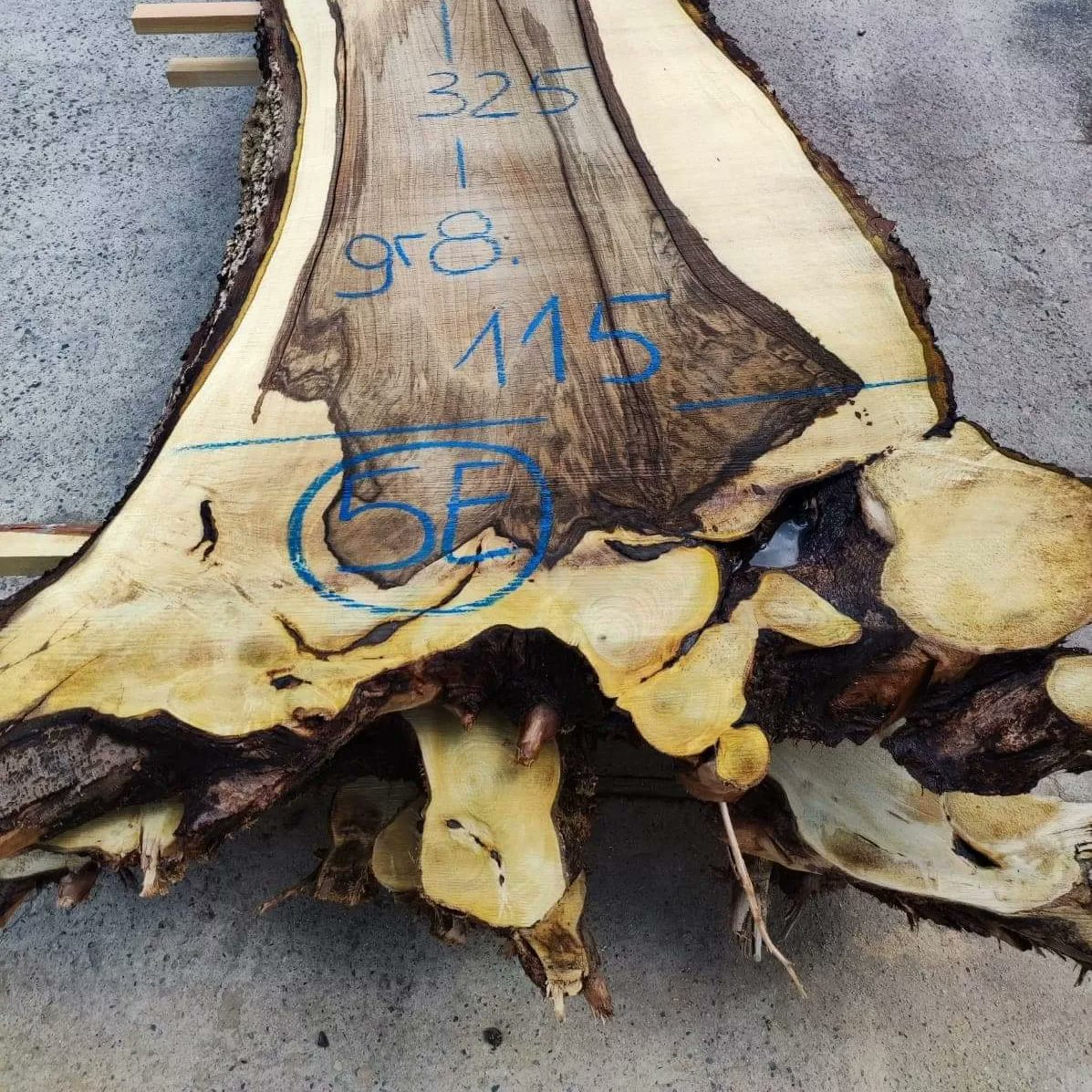 CountertopsV's tweet image. Extraordinary walnut slabs