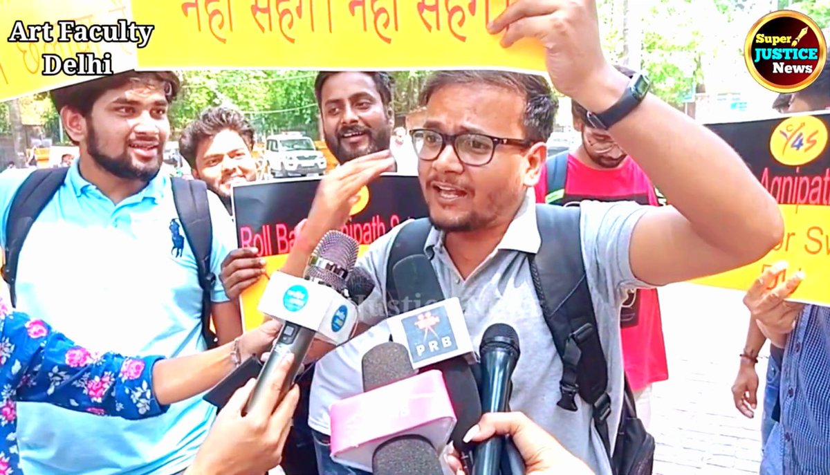 देश की सुरक्षा से खिलवाड़ करने वाली अग्निपथ स्कीम के विरुद्ध Y4S,दिल्ली यूनिवर्सिटी के साथियों ने अपना विरोध प्रकट किया। ये स्कीम बिना सोचे समझे हर बार की तरह जल्दबाजी में लॉन्च किया गया है। बेरोजगारी की दंश झेल रही युवा आबादी के लिए ये घोषणा श्राप की तरह है।
<a href="/Youth4Swaraj/">Youth For Swaraj</a>