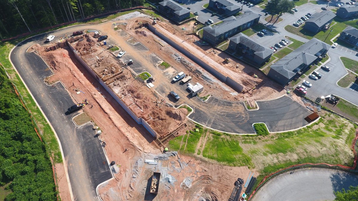 Van_WinkleCo's tweet photo. Another sunny day on the job at The Flats at East Lake in Decatur, Georgia. Asphalt is poured and the retaining wall is up. The project is starting to take shape! #multifamilyhousing #construction #generalcontractor #multifamily #vanwinkleco https://t.co/iZoArxoBiS