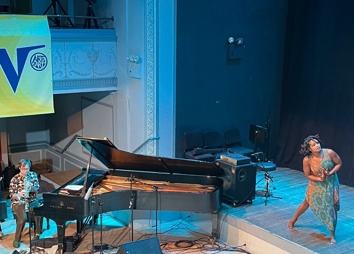 Kernel duo collaboration: <a href="/McGinnismusic/">Mike McGinnis</a> +performing artist/dancer <a href="/Davalois/">Dava</a> @artsforart #visionfestival excels under McGinnis’ bass clarinet or soprano sax accompaniment. Also plays piano, small wooden flutes and tracks; regardless Fearon’s movements consistently inspired.