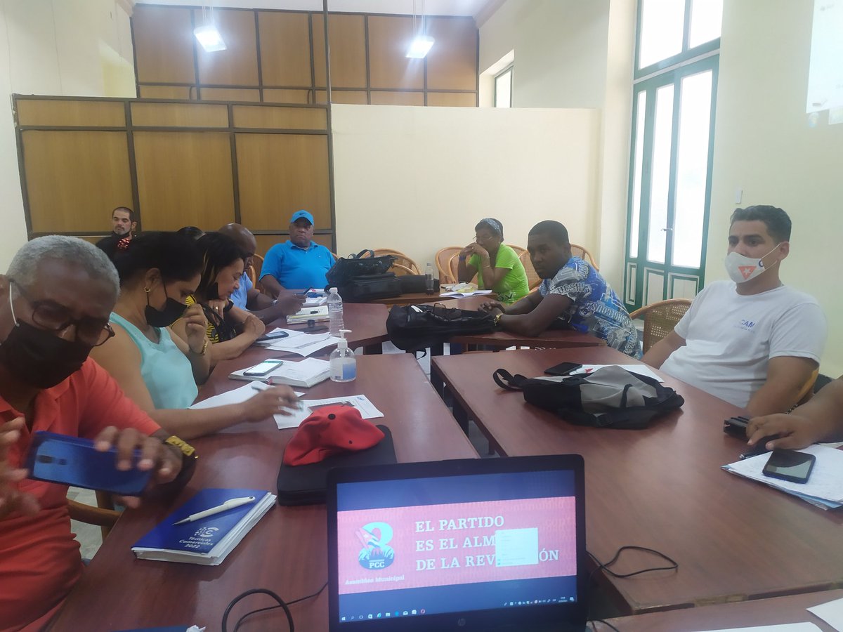 IntendenteHV's tweet photo. Se realizó el Consejo de la Administración de La Habana Vieja para los temas económicos, se evaluó la atención al trabajo por cuenta propia y se implemento el plan para el perfeccionamiento de los Órganos del Poder Popular #LaHabanaVieja https://t.co/XXcvpULdeU